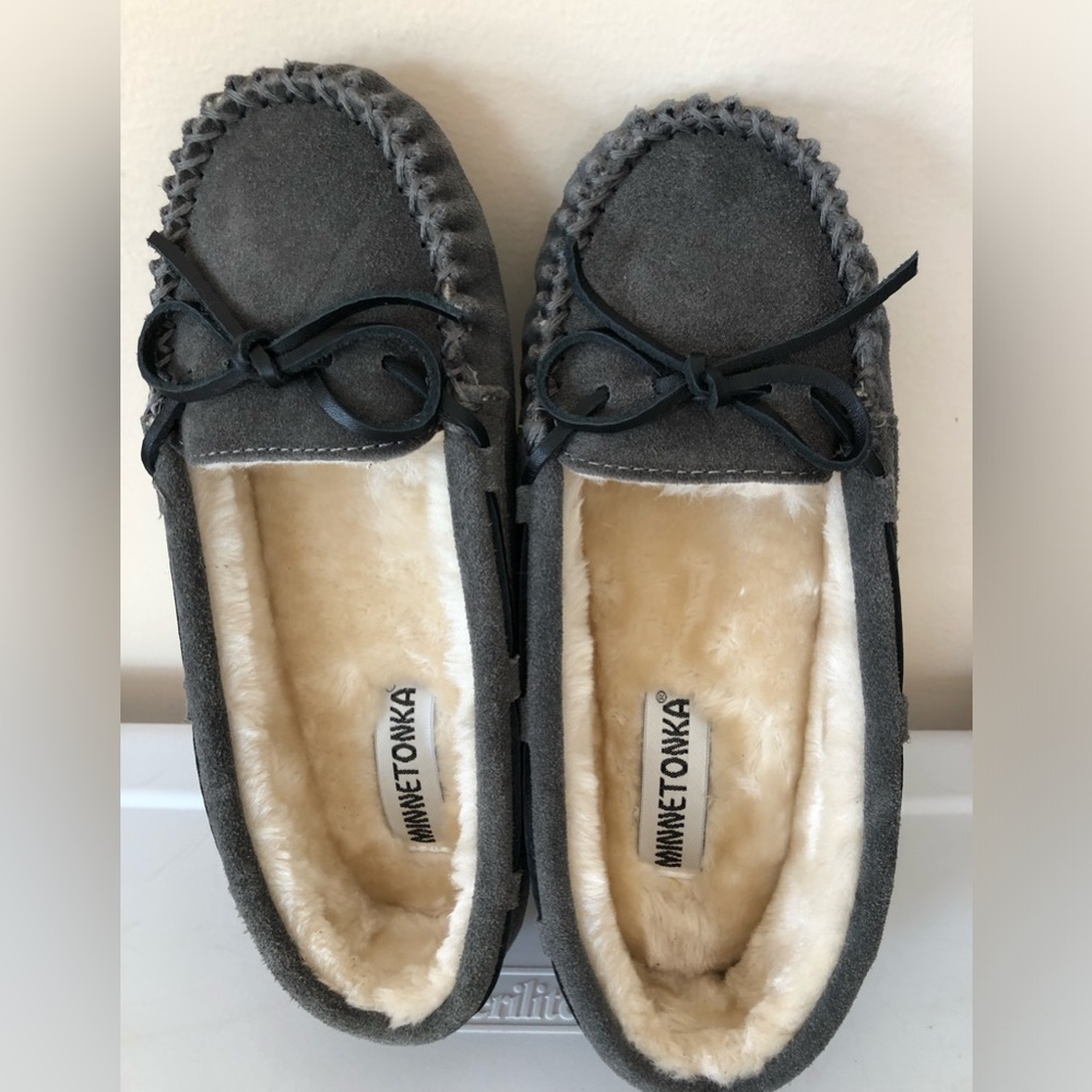 New Minitonka leather suede slippers Womens 9
